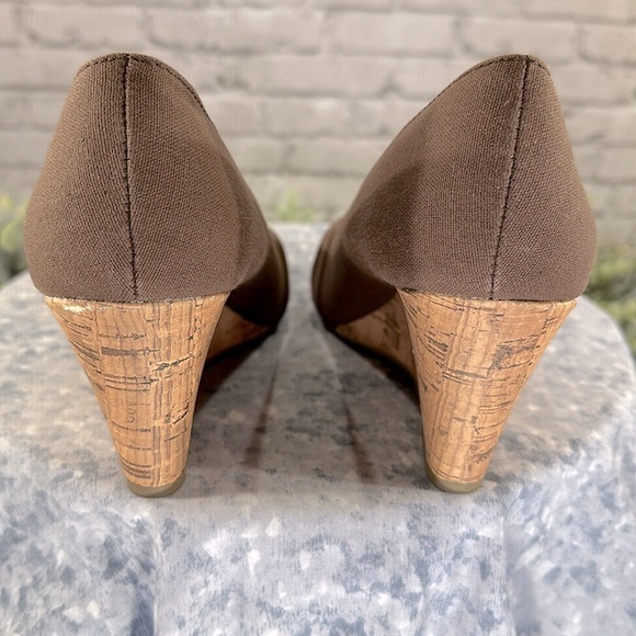 American Eagle by Payless Brown Open Toe Pleated Bow Cork Wedges WMS 7.5M✨NWOT✨ - Picture 4 of 9